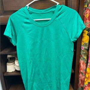 lululemon athletica Vibrant Green Short Sleeve Tee